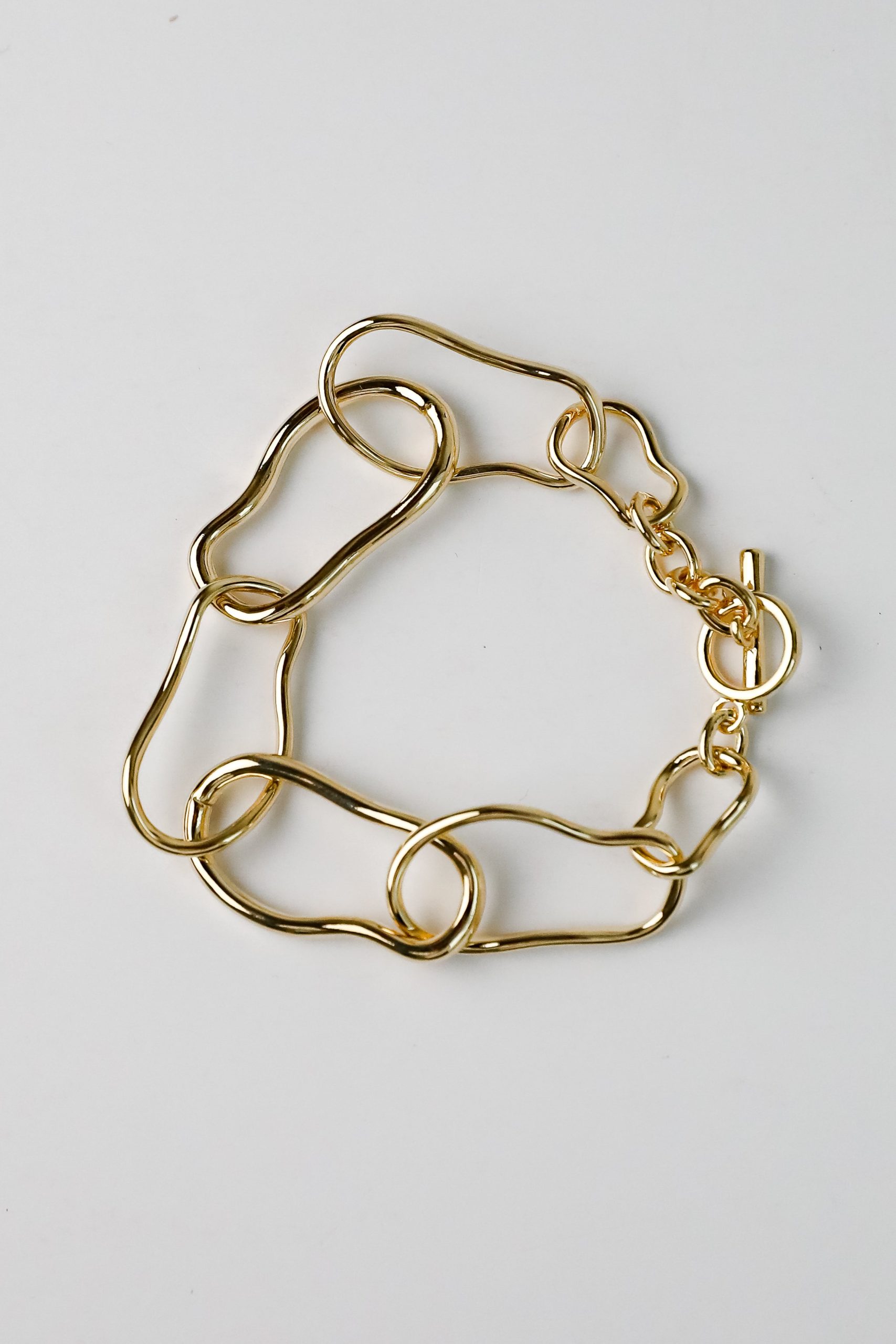 shopdressup_gold_chainlink_bracelet-2_65ac23fd-cd47-44e4-9711-e5ae46babf96.jpg