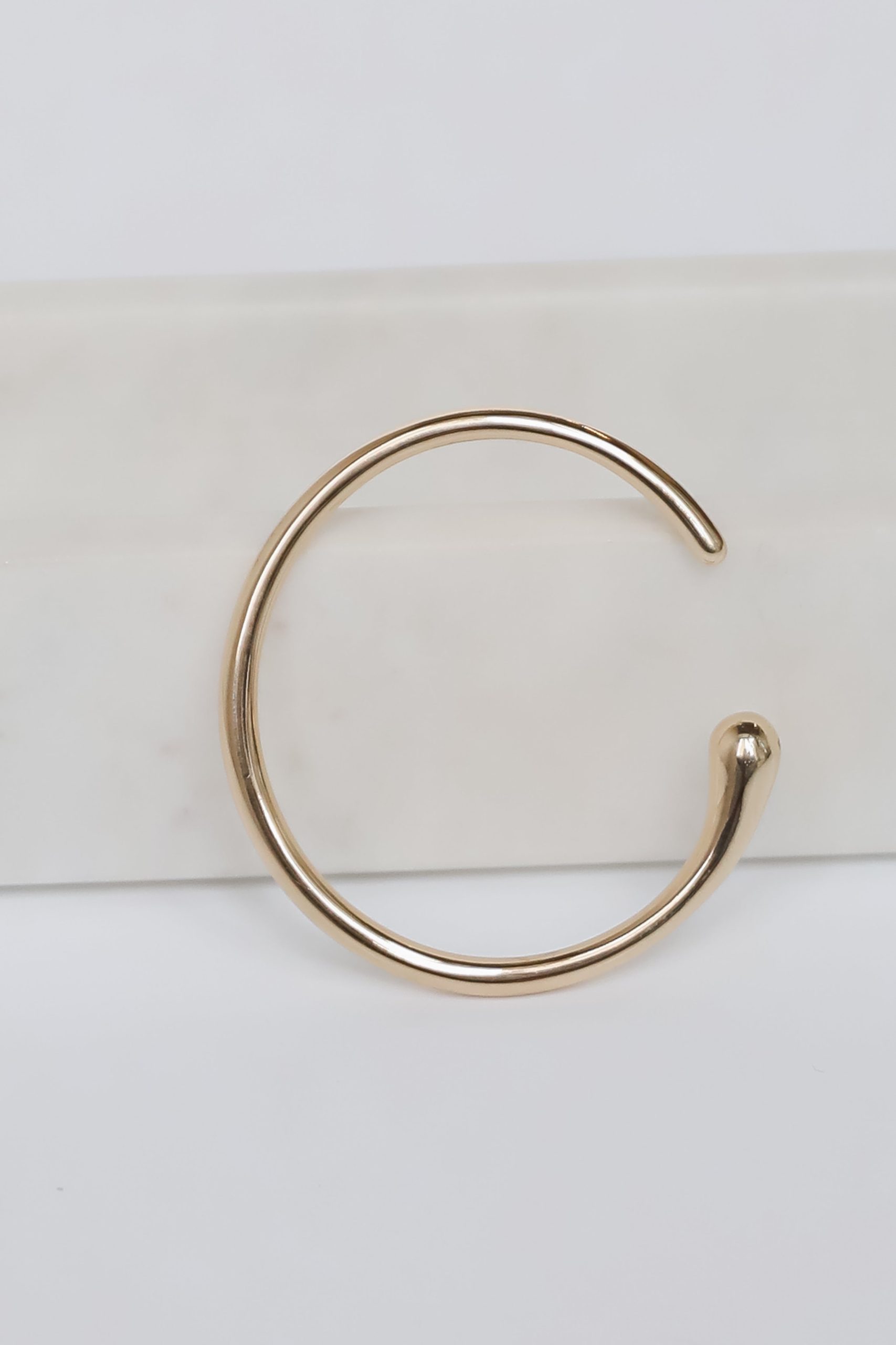 shopdressup_gold_cuff_bracelet-4_f48f079a-b4c5-4719-a74e-fbd7a68e0a9c.jpg