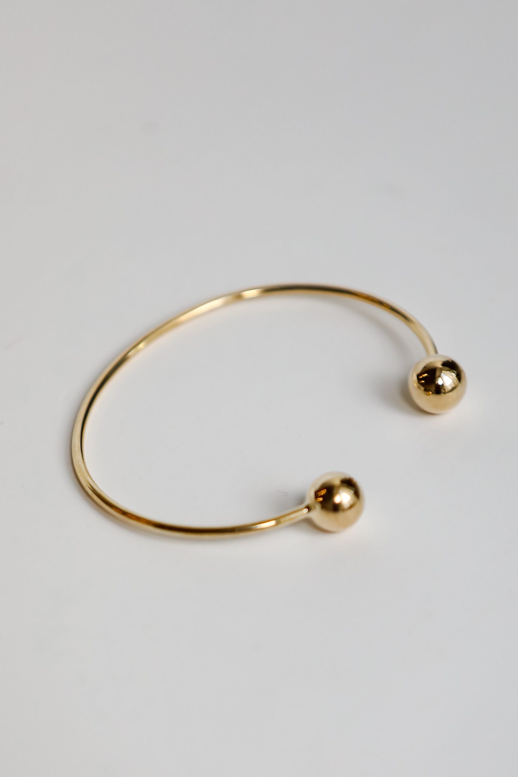 shopdressup_gold_cuff_bracelet-5_24babd9d-6cd0-4a45-8286-eb2b6e5c00ea.jpg